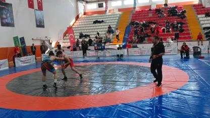 Kars'ta güreş şöleni başladı