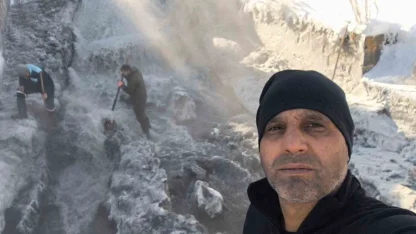 Kars’ta HES çalışanlarının eksi 30 derece soğukta ’buz kırma’ mesaisi