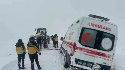 Kars’ta kar esareti: Karda mahsur kalan ambulansların imdadına özel idare yetişti