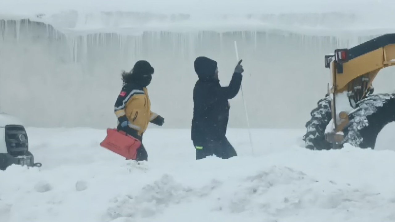 Kars’ta kar esaretine ‘özel’ müdahale: Ekipler bazı bölgelerde vakalara yaya ulaşıyor