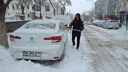 Kars’ta karla mücadele devam ediyor
