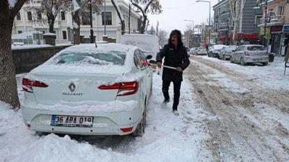 Kars’ta karla mücadele devam ediyor