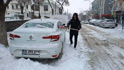 Kars’ta karla mücadele devam ediyor