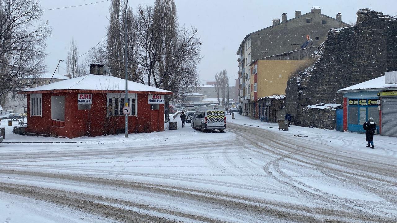 Kars’ta kar yağışı etkili oldu