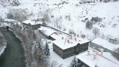 Kars'ta kar yağışı hayatı olumsuz etkiliyor