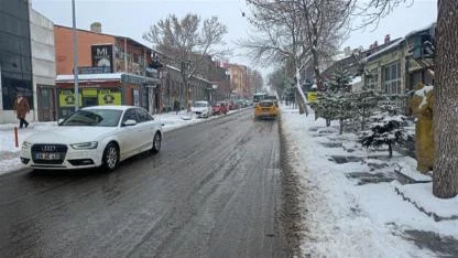 Kars’ta karla mücadele mesaisi devam ediyor