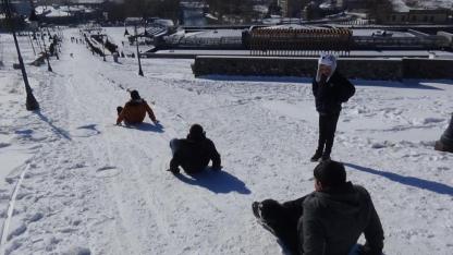 Kars Kalesi yokuşu kayak pistine döndü