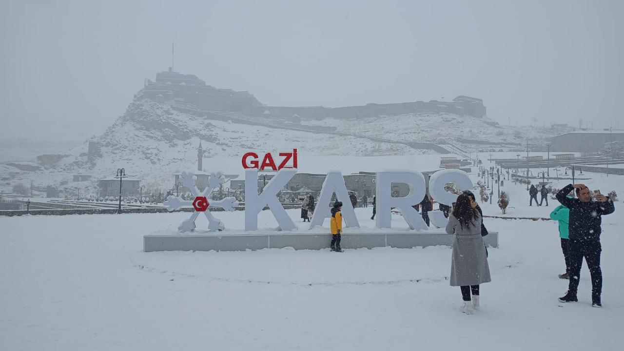 Kars’ta okullar tatil edildi