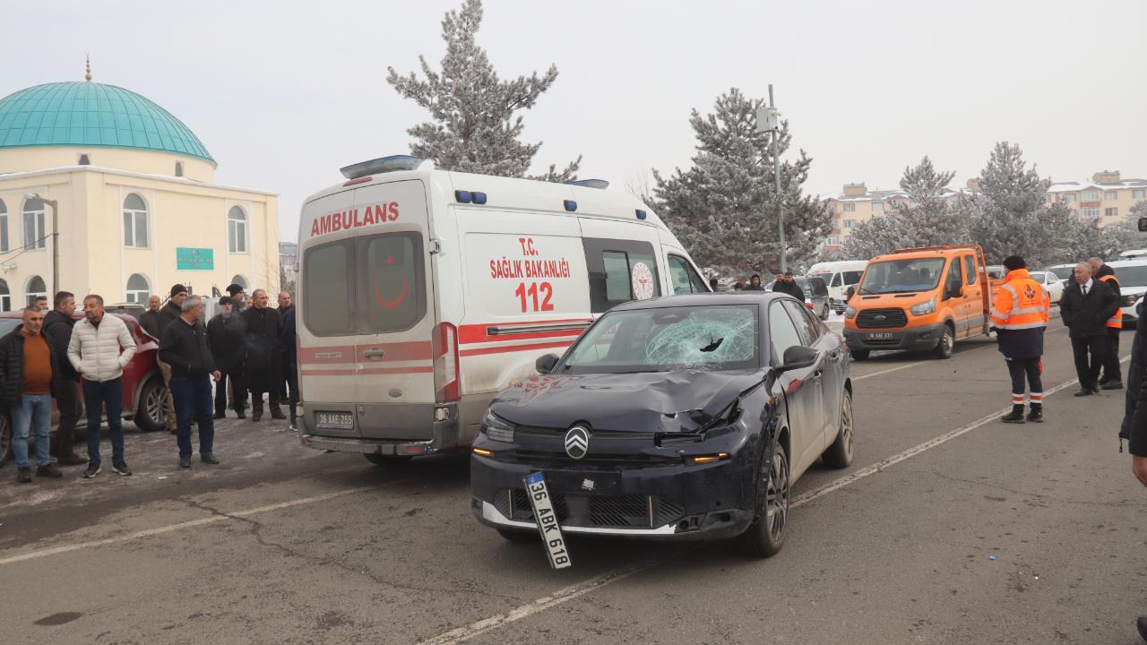 Kars'ta otomobilin çarptığı kişi ağır yaralandı
