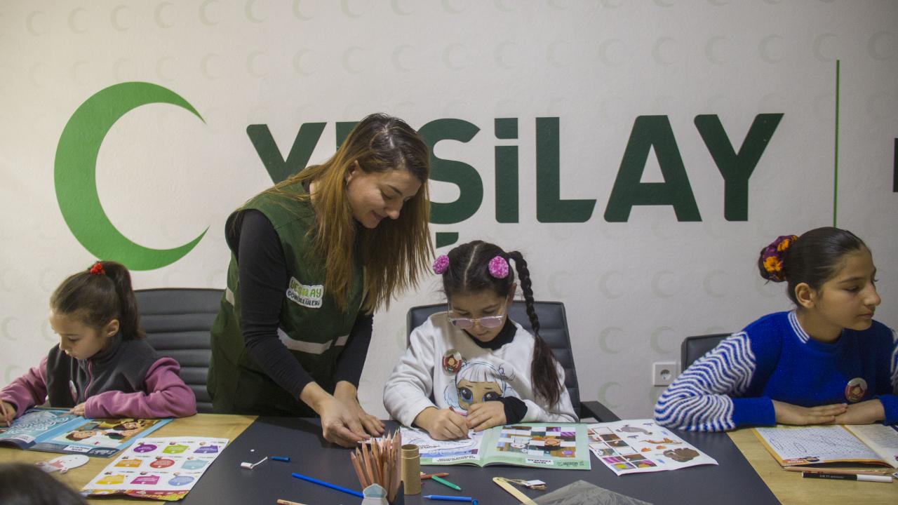 Kars'ta Yeşilay’da tatil neşesi