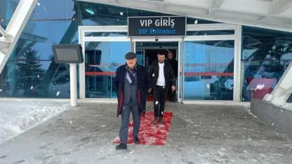 Kars’ta yoğun kar yağışı, bazı uçuşları iptal ettirdi