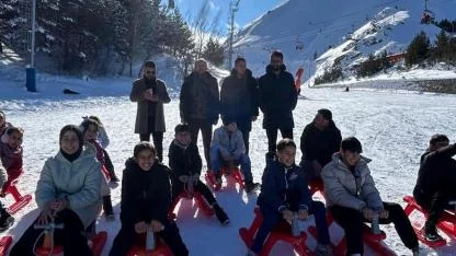 Kırsalındaki çocuklar Kayak Merkezi'nde eğlenceli bir gün geçirdi