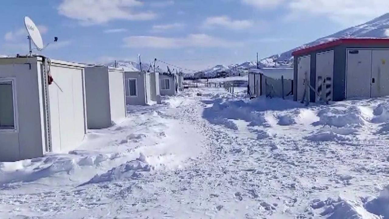 Konteyner kent kara gömüldü