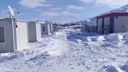 Konteyner kent kara gömüldü