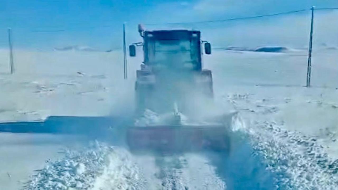 Köylüler kendi imkanlarıyla köy içi yollarını ulaşıma açtı