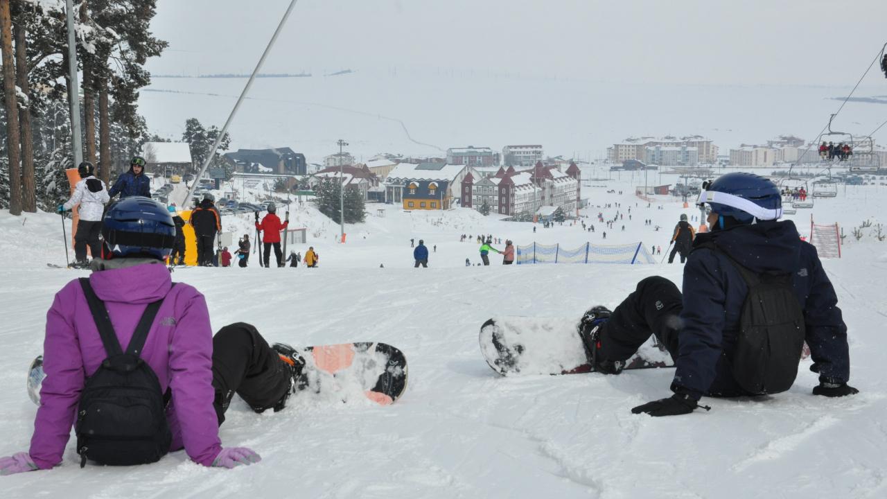 Kristal karın merkezi Sarıkamış’a kayakseverlerden yoğun ilgi