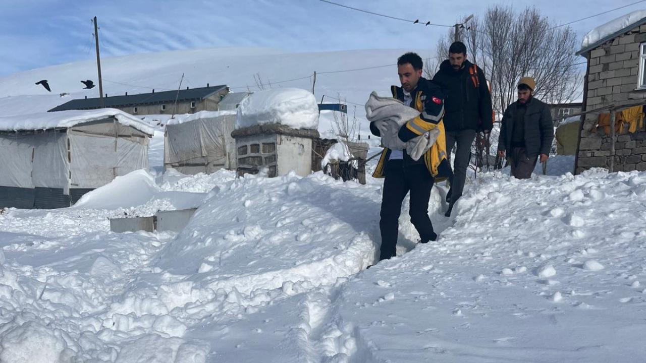 Mezrada zamanla yarışan ekipler doğuma yetişti