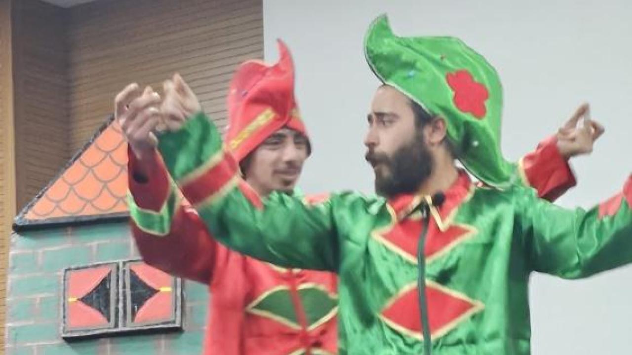 Milli teknoloji hamlesi "Karagöz ve Hacivat" ile tiyatro sahnesinde çocuklarla buluştu