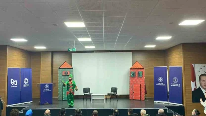 Milli teknoloji hamlesi "Karagöz ve Hacivat" ile tiyatro sahnesinde çocuklarla buluştu
