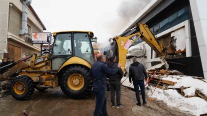 Mobilya fabrikasında yangın: 1 ölü, 1’i ağır 7 yaralı