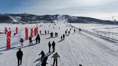 Ovacık Kayak Spor Tesisi kayakseverlere kapılarını açtı