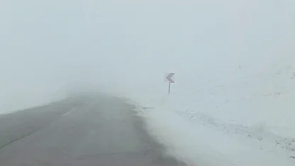 Yoğun sis sürücülere zor anlar yaşattı