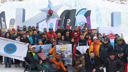 Palandöken Kayak Merkezi’nde Türkiye Buz Tırmanışı Şampiyonası gerçekleştirildi