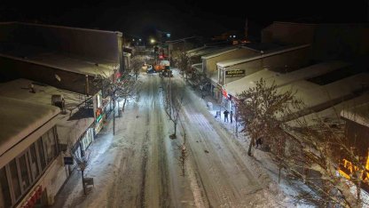 Patnos’ta karla mücadele aralıksız sürüyor