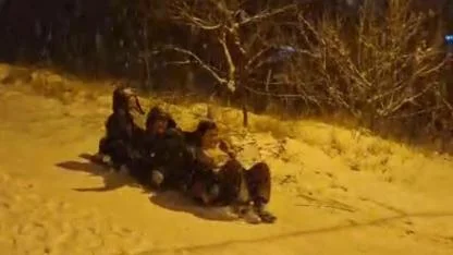 Poşet ve kartonunu alan, karın keyfini çıkardı