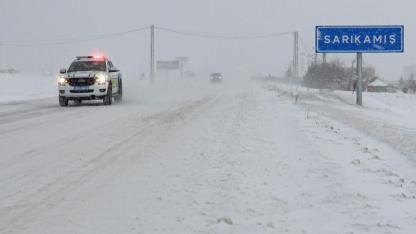 Sarıkamış'ta kar yağışı ve soğuk hava etkili oldu