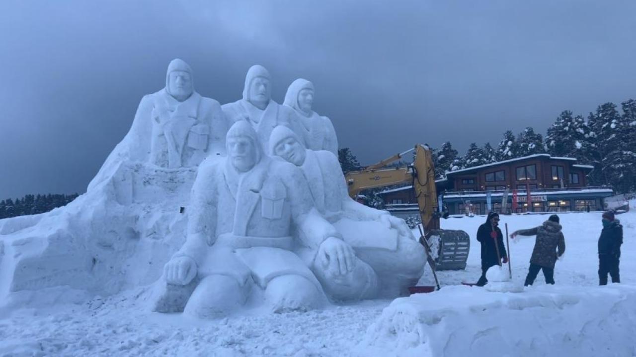 Sarıkamış’ta kardan heykellerin yapımı tamamlandı