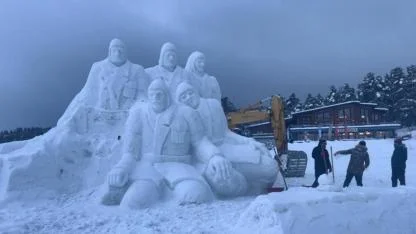 Sarıkamış’ta kardan heykellerin yapımı tamamlandı