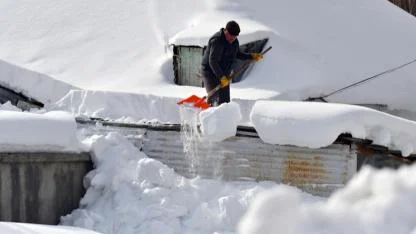 Sarıkamış'ta köyler kar altında kaldı