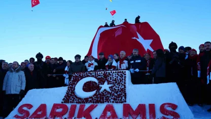 Sarıkamış’ta şehitler anısına kardan heykeller açıldı
