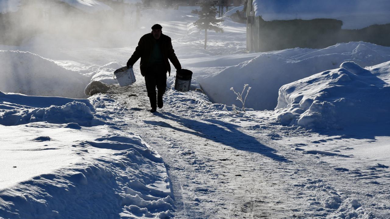 Sarıkamış'ta soğuk hava hayatı olumsuz etkiliyor