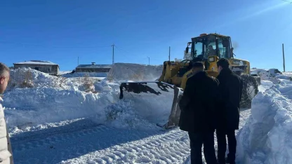 Susuz’da karla mücadele çalışmaları sürüyor