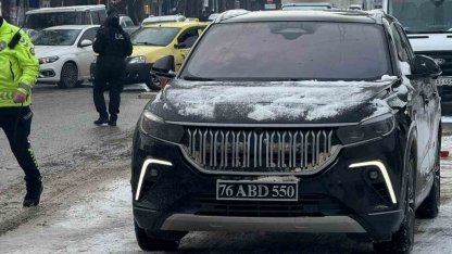 Belediye başkanının ABD plakalı aracı tepki çekti