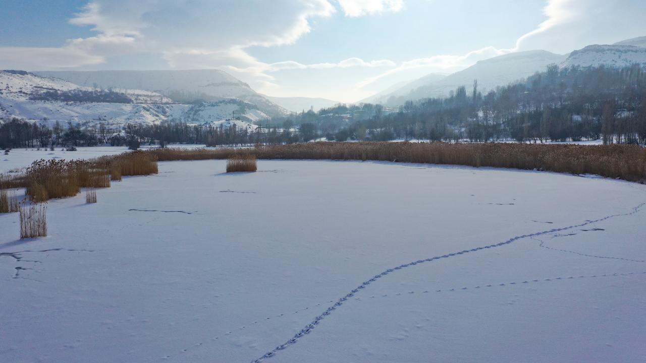Üçkaya Gölü buzla kaplandı