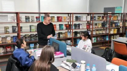 Vali Polat, Gençlik Merkezinde öğrencilerle bir araya geldi