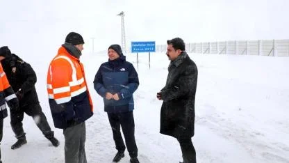 Vali Polat, karla mücadele çalışmalarını inceledi