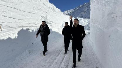 Van-Çatak yolu çığ düşmeleri nedeniyle 4 gündür ulaşıma kapalı