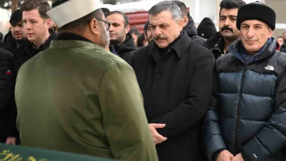 Yangında hayatını kaybeden 2 kişi gözyaşları arasında toprağa verildi