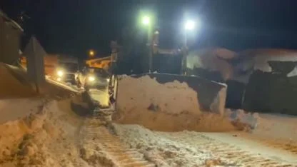 Yolu kapanan köydeki hasta için ekipler seferber oldu