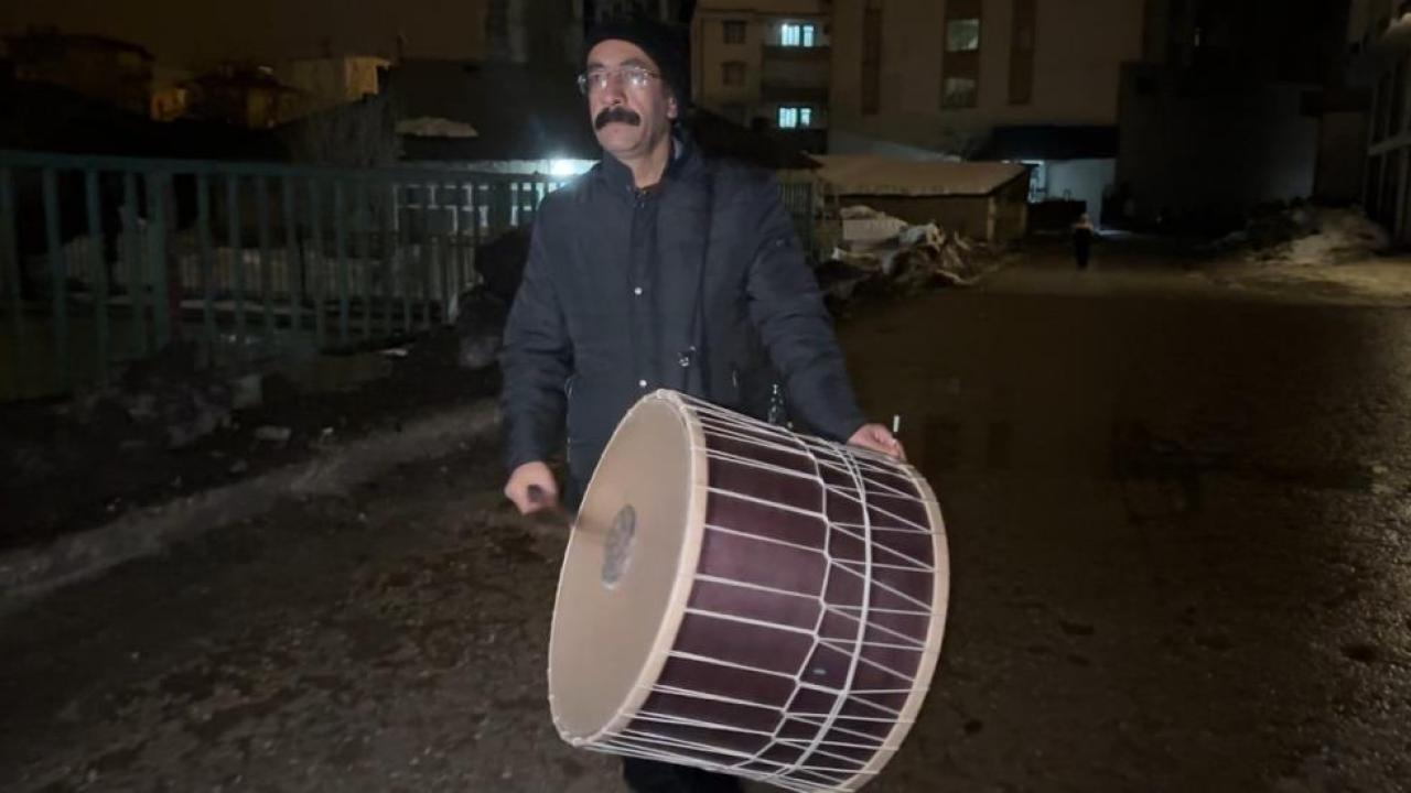 40 yıllık davulcu Ramazan mesaisinde