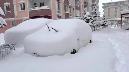 6 doğu ilinde yoğun kardan dolayı ulaşım güçlükle sağlanıyor