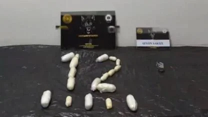 88 kapsül uyuşturucu yutan şüpheliler tutuklandı