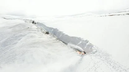 Ağrı-Kağızman kara yolunda 5 metreyi aşan karla mücadele