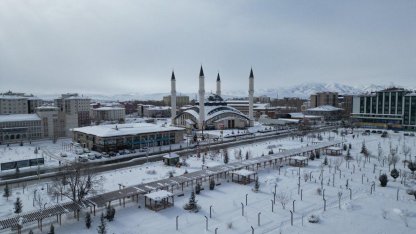 Ağrı’da buzlar çözülmeye başladı