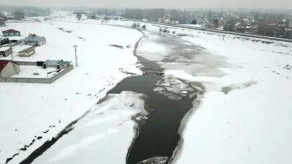 Ağrı'da nehir ve dereler dondu