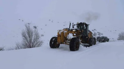 Ağrı’da yoğun kar yağışı: 377 köy yolu ulaşıma kapandı